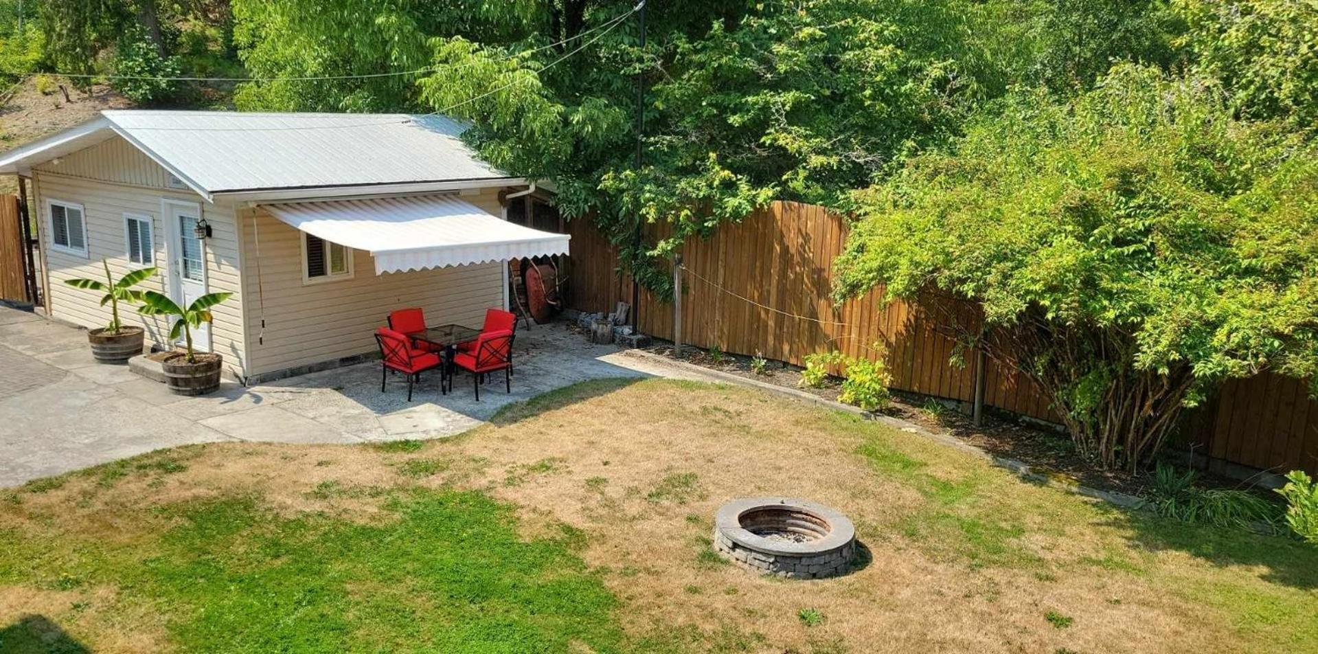 Riverbend Guest house 2*